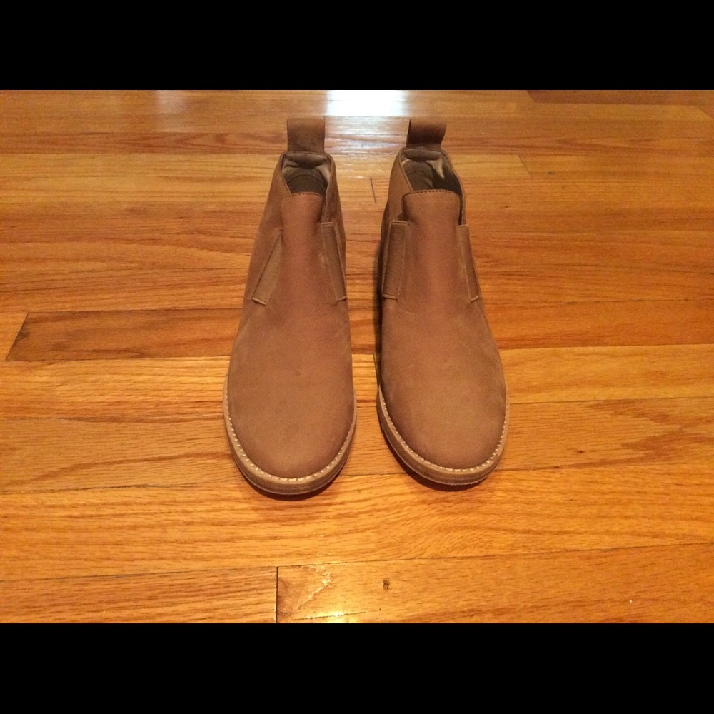 Beautiful nubuck Eileen Fisher ankle boots.